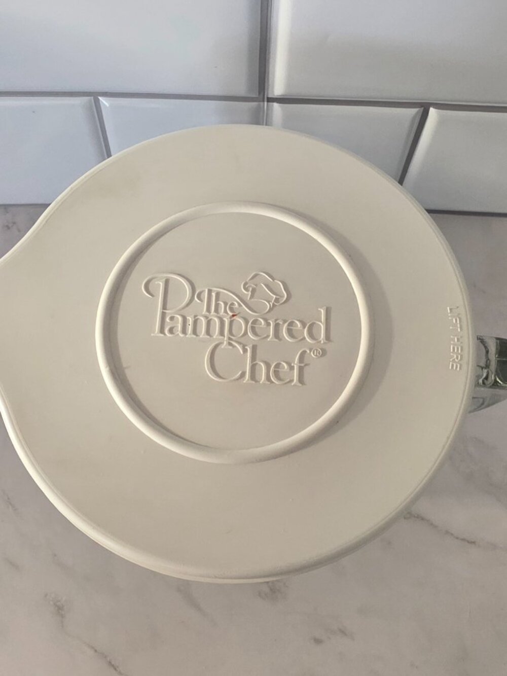 The Pampered Chef 4 Cups Measuring Cup with Lid - EUC! - Picture 3 of 3